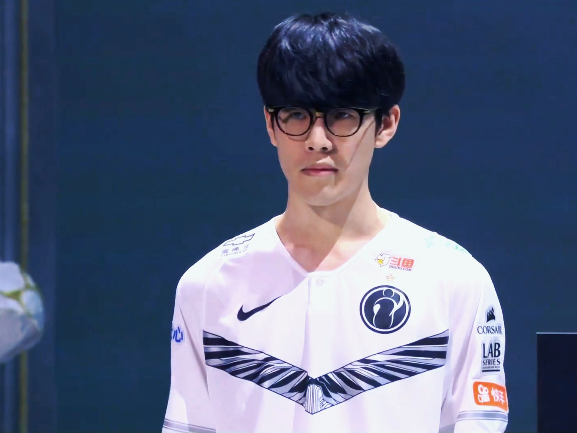 以备受瞩目 以备受瞩目